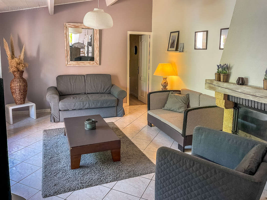 Maison à FONTCOUVERTE