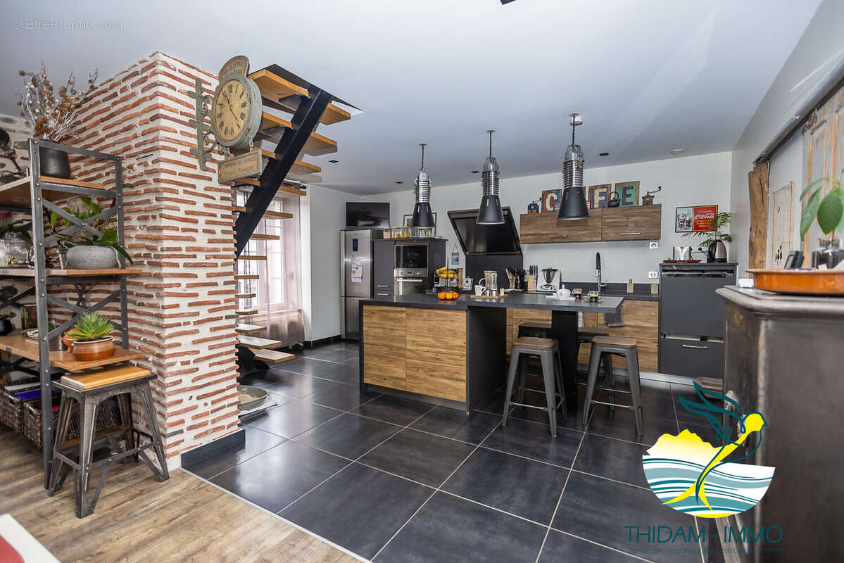 Appartement 142 m² à Lescar  - photo 2