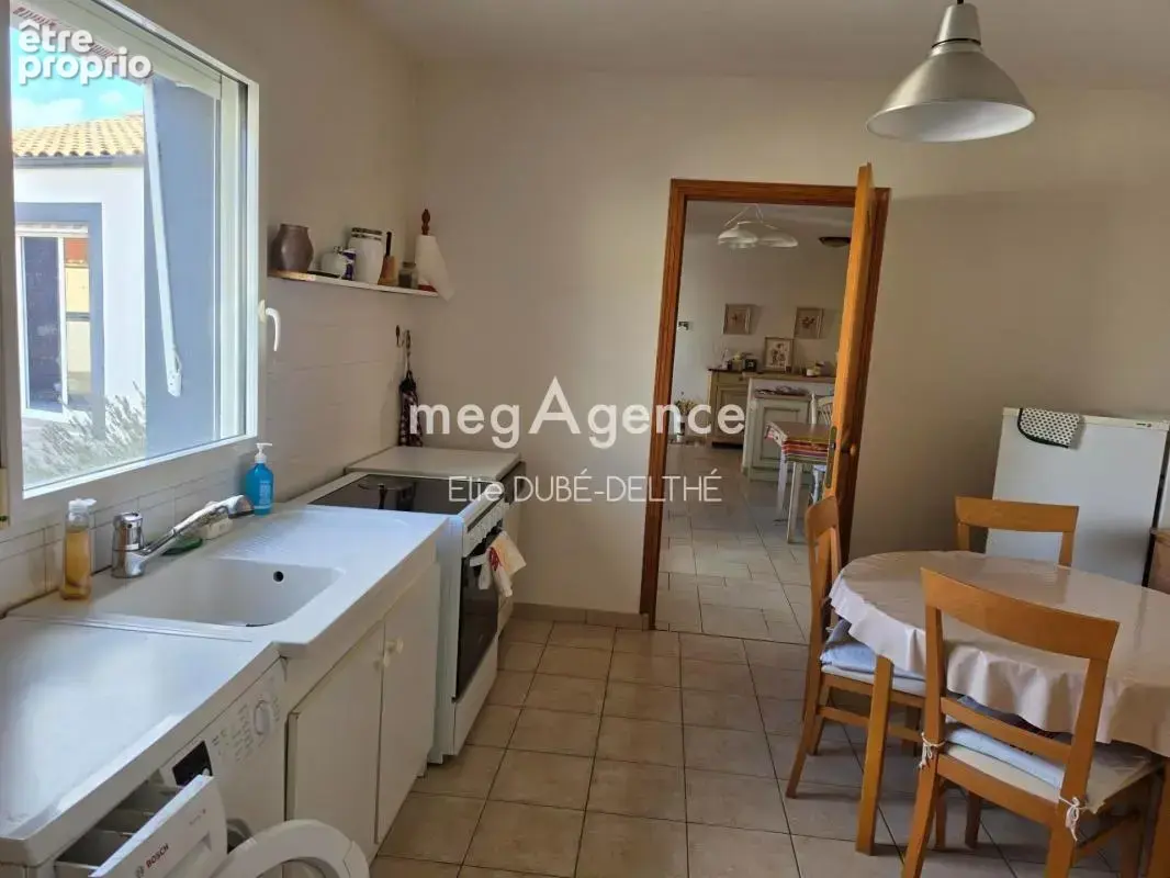 Saint-Jean-d'Hermine  coeur de ville Maison de plain pied de 158M² de 2000 - photo 4