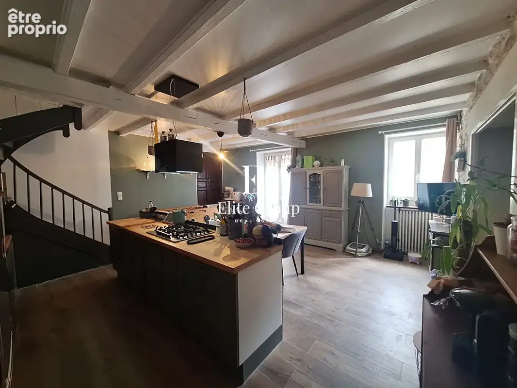 A vendre maison de ville Châteauneuf Sur Charente 10 pièces 272m² - photo 9