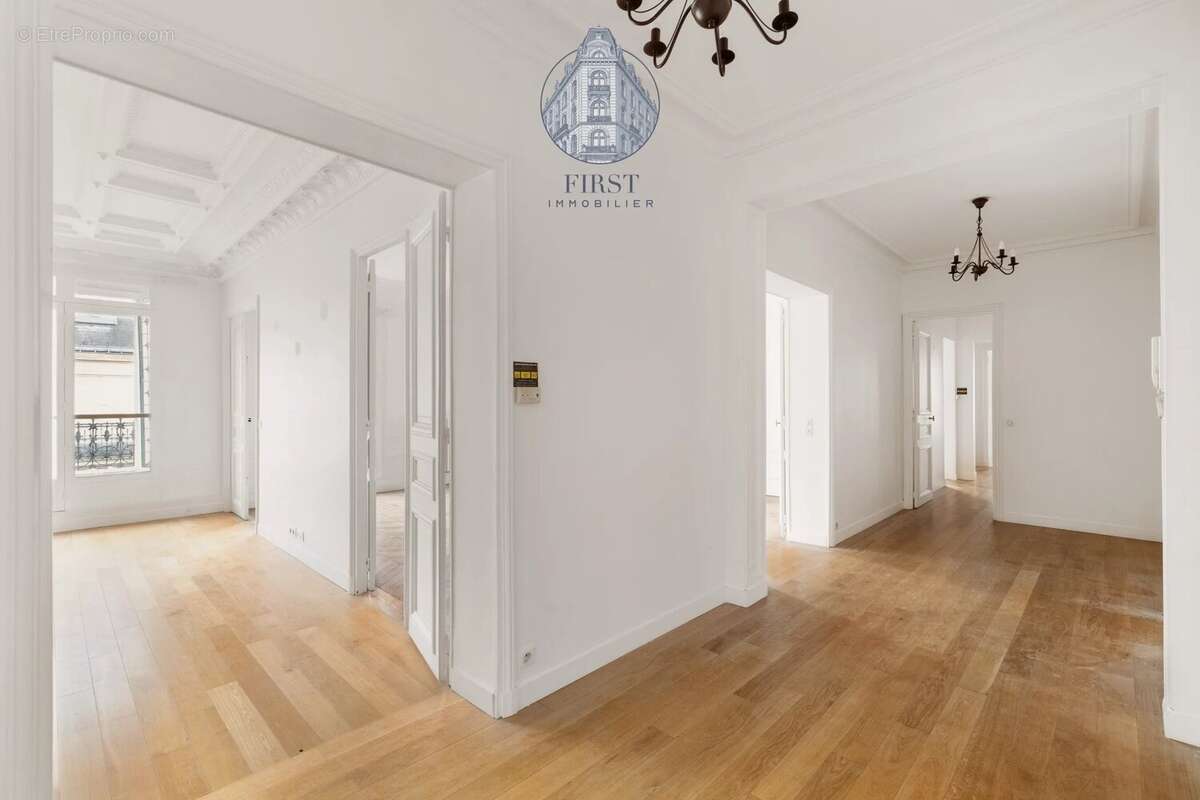 Appartement à PARIS-8E