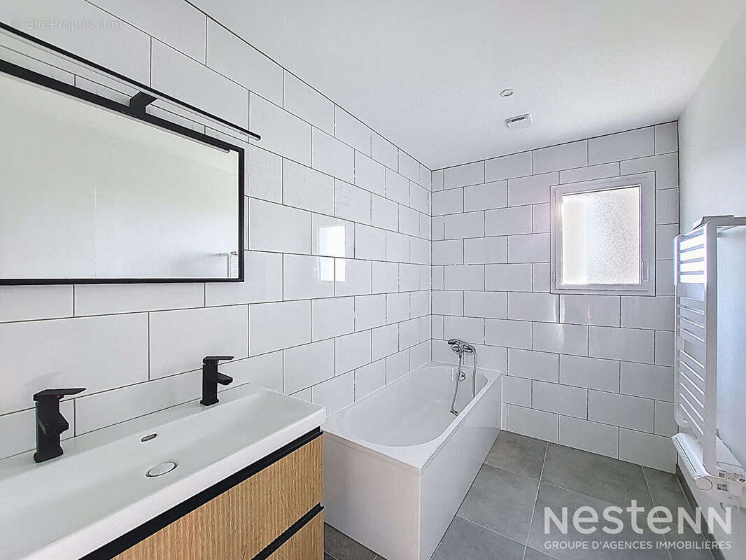 Maison à CASTERA-VERDUZAN