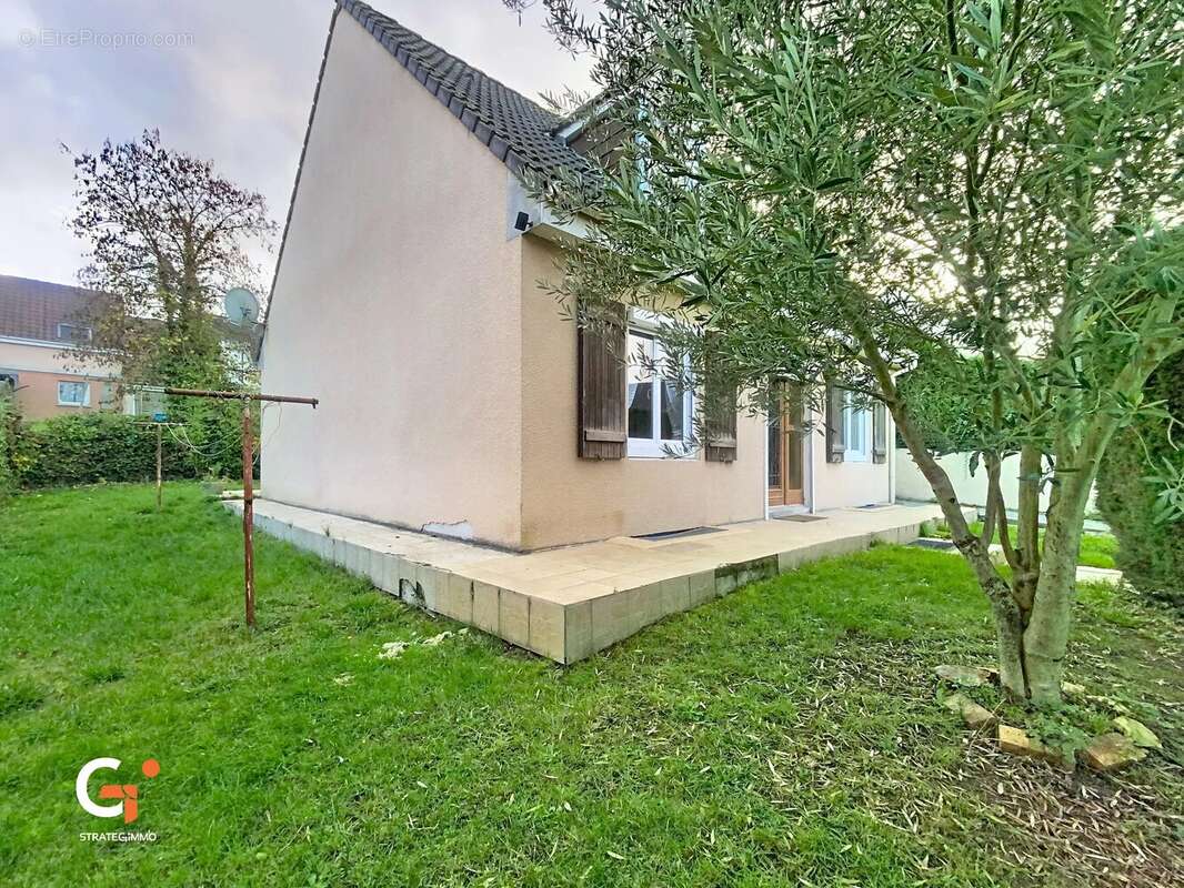 Maison à SAINT-ETIENNE-DU-ROUVRAY
