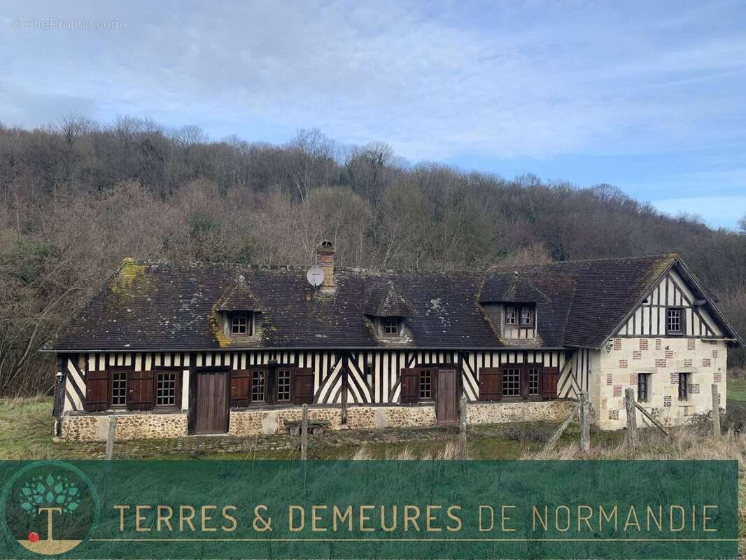 Maison à SAINT-MARTIN-DE-BIENFAITE-LA-CRESSONNIERE