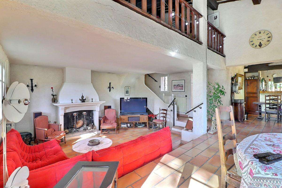 Maison à VENTABREN