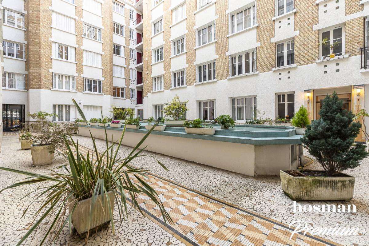 Appartement à PARIS-16E