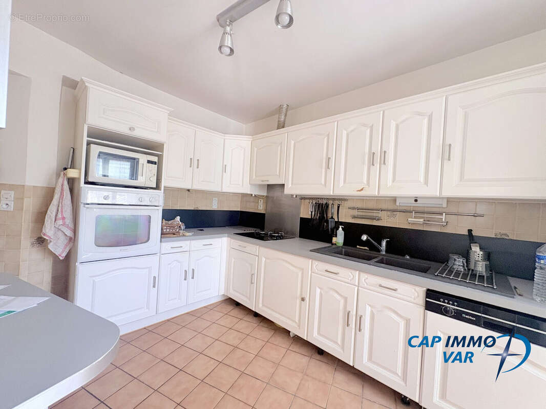 Maison 380 m² à Signes  - photo 6
