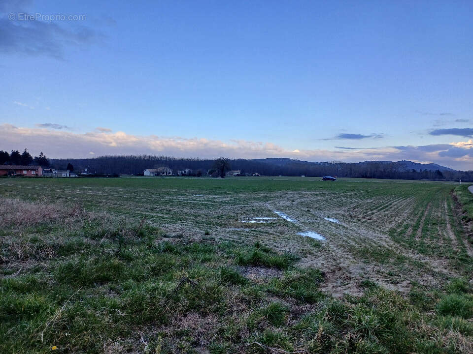 Terrain à LES ISSARDS
