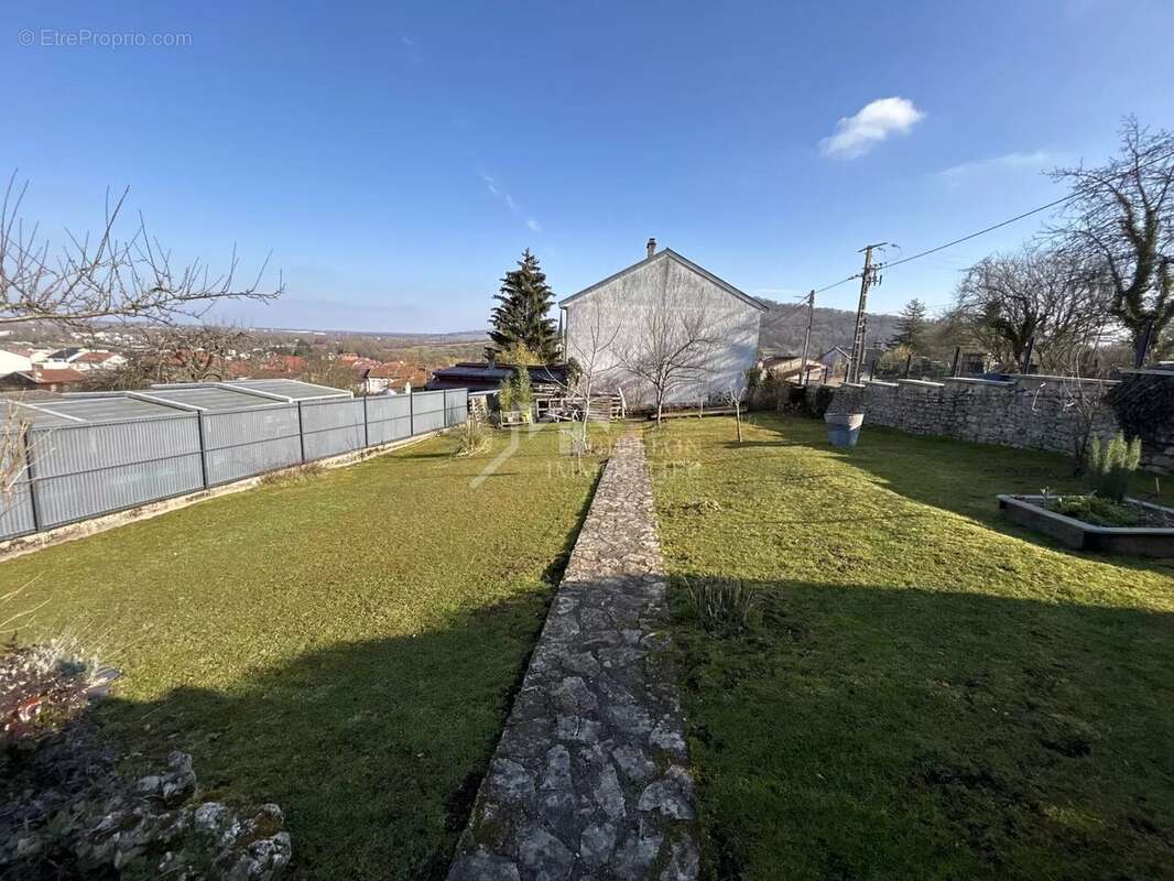 Terrain à JEZAINVILLE