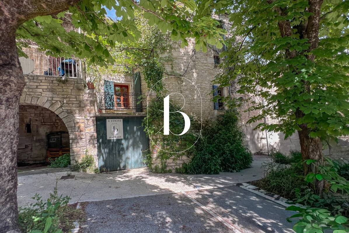 Maison à BARJAC
