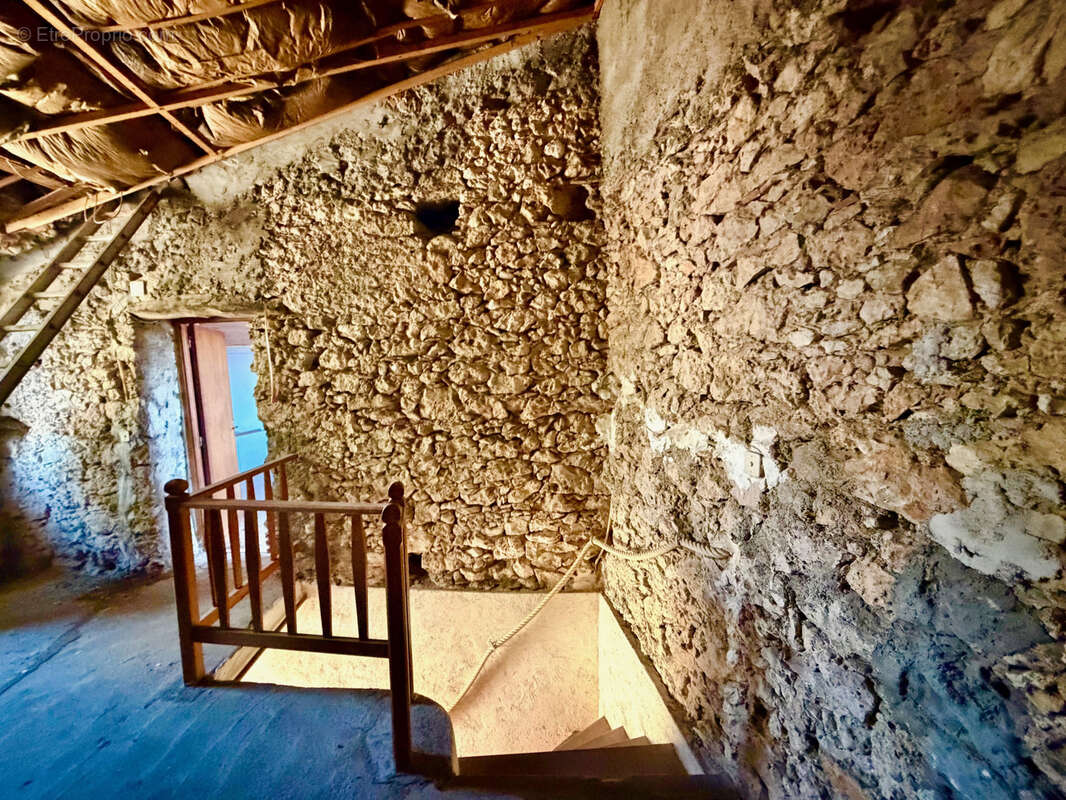 Maison à BAGNOLS-EN-FORET