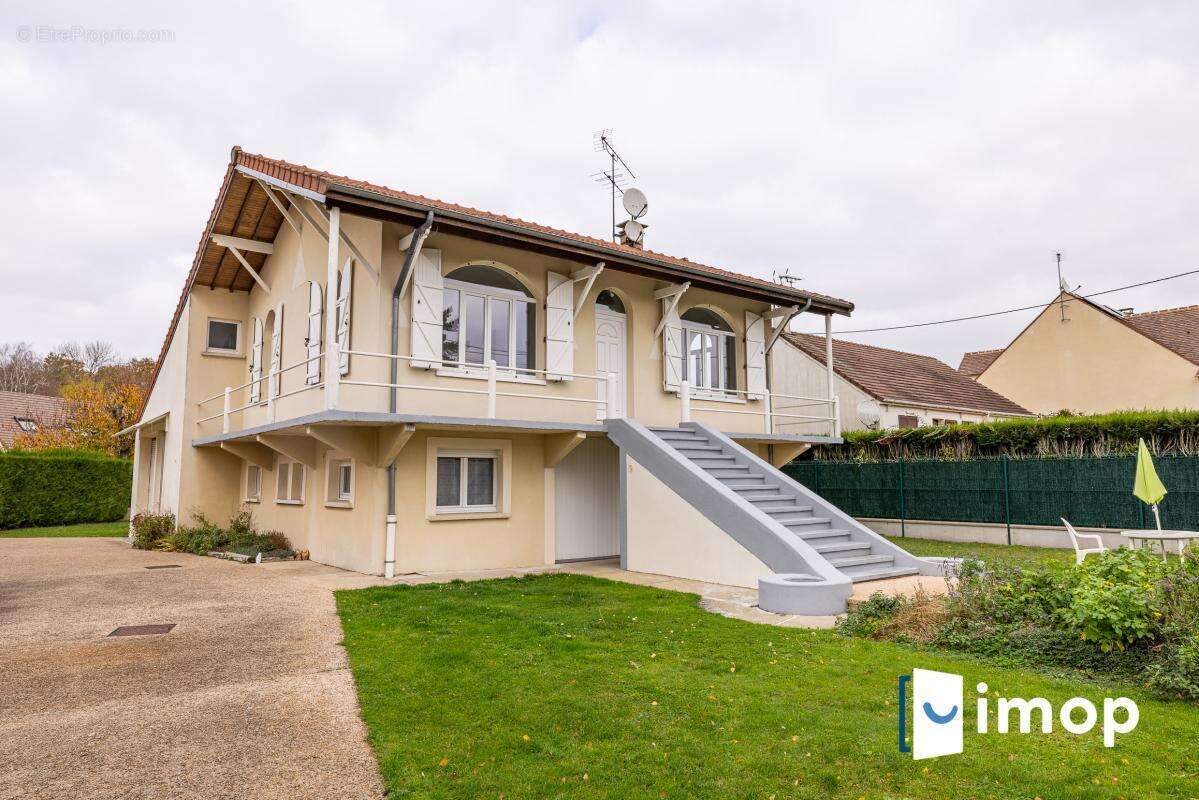 Maison à LES MOLIERES
