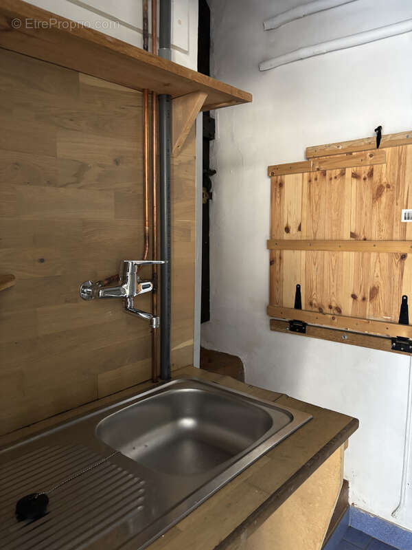 Commerce à VIC-SUR-CERE