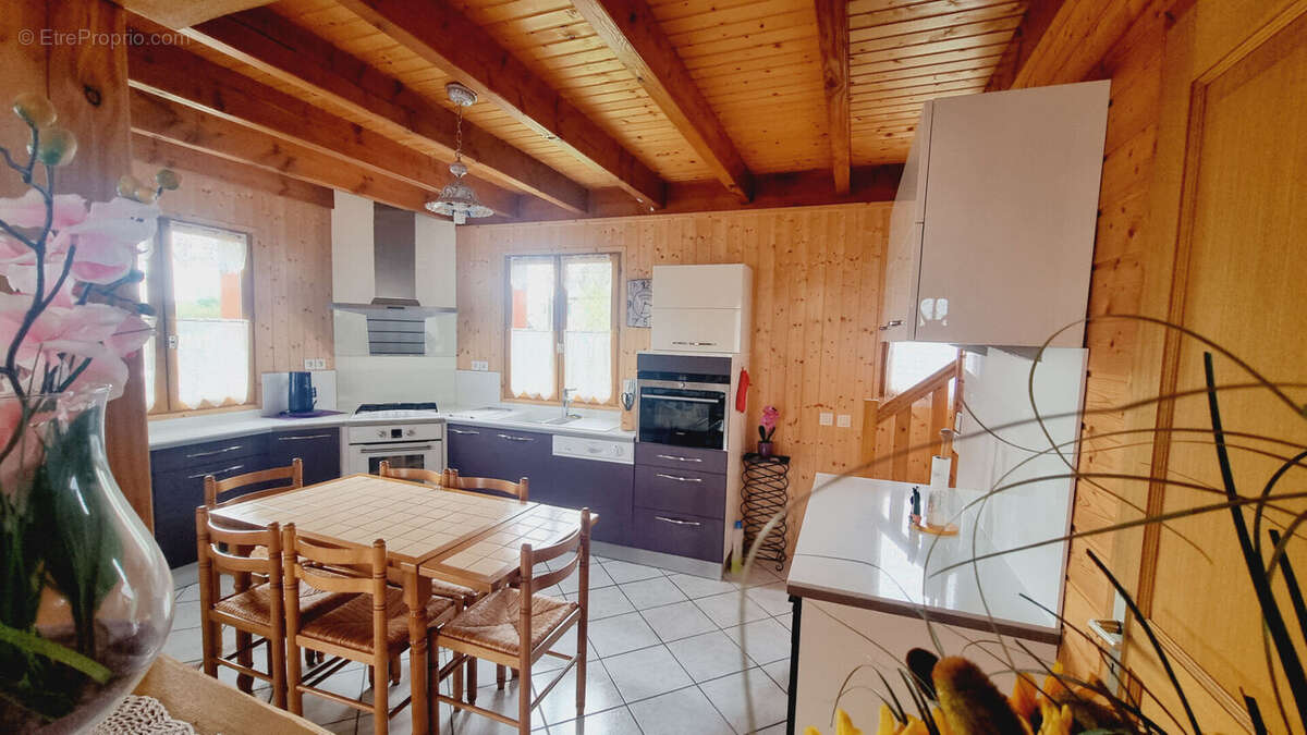 Maison à SAINT-GENES-CHAMPESPE