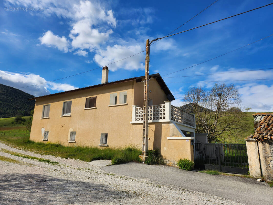 Maison à THORAME-BASSE