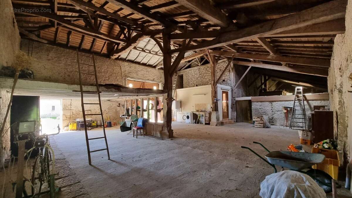 Maison en pierre avec dépendances et 4,8 hectares — Gros potentiel entre Monségur et La Réole - photo 5