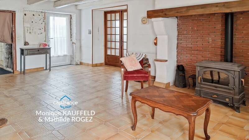 Maison à TOURS-SUR-MEYMONT