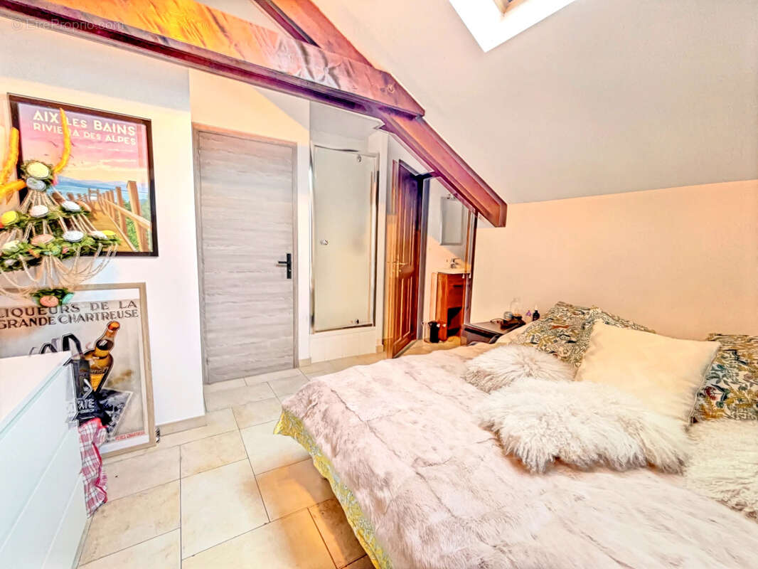 En vente à Tresserve : propriété avec piscine - photo 11