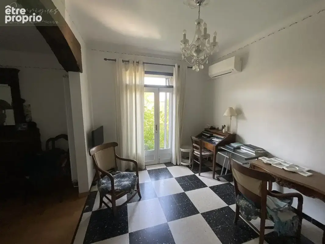 Le Cailar, maison de village à restaurer avec dépendances. - photo 8