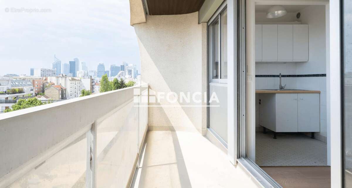 Appartement à COURBEVOIE