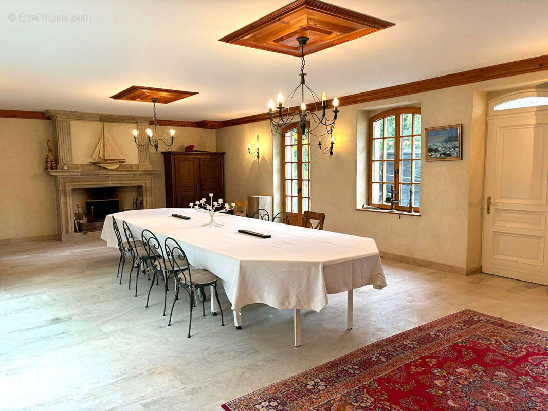 SAINT SAUVEUR LE VICOMTE, au coeur de la ville, grande maison de ville en excellent état - photo 7