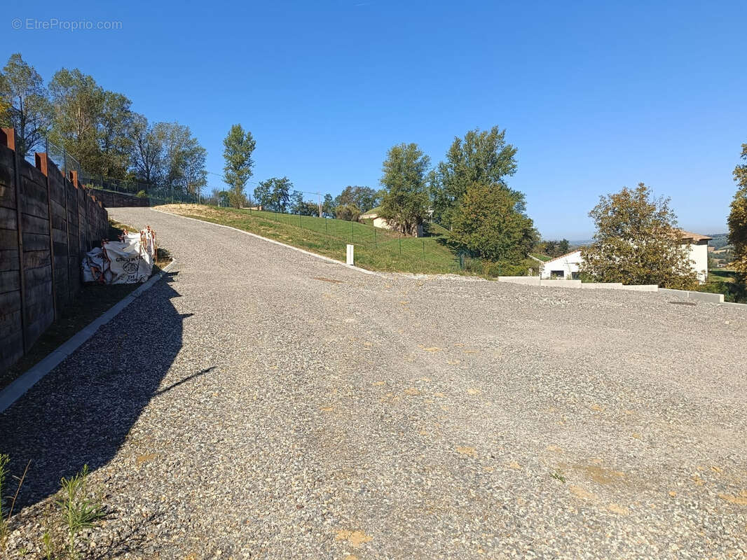 Terrain à AUREVILLE