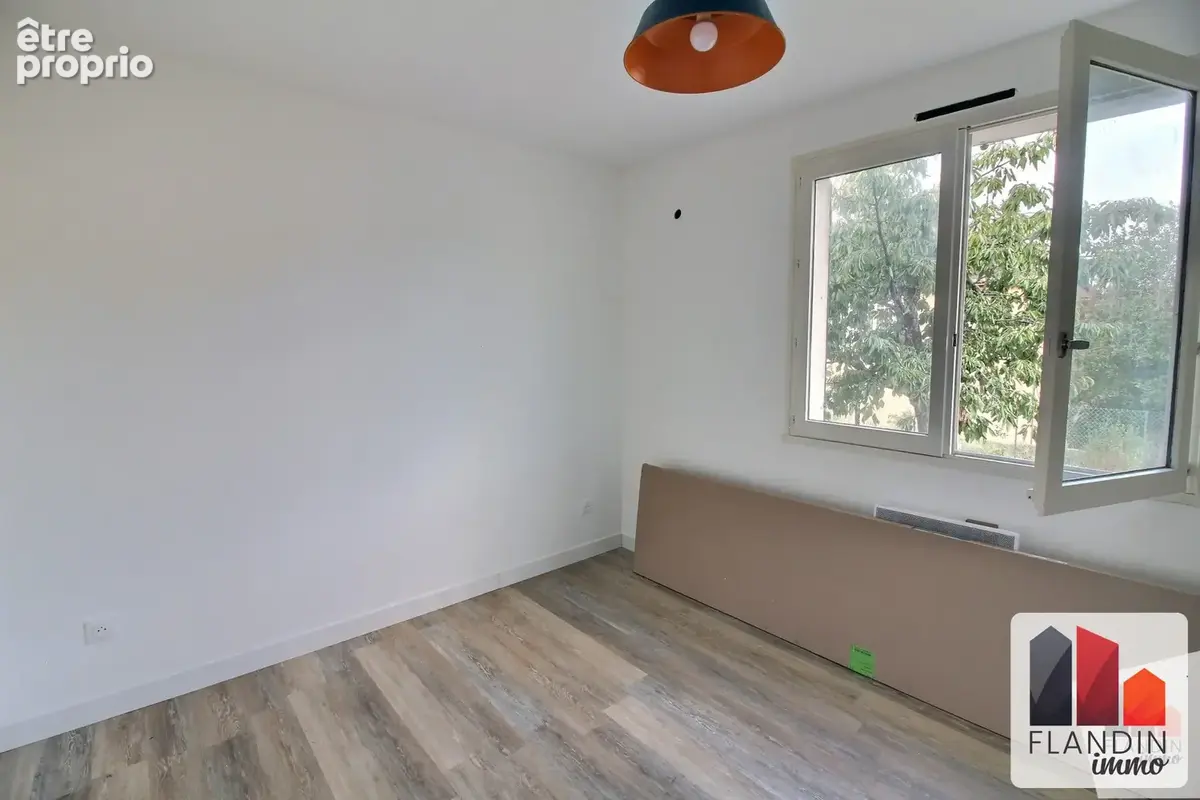 Maison 4 pièces 81 m² à vendre à Saint-Genis-Laval (69230) - photo 8