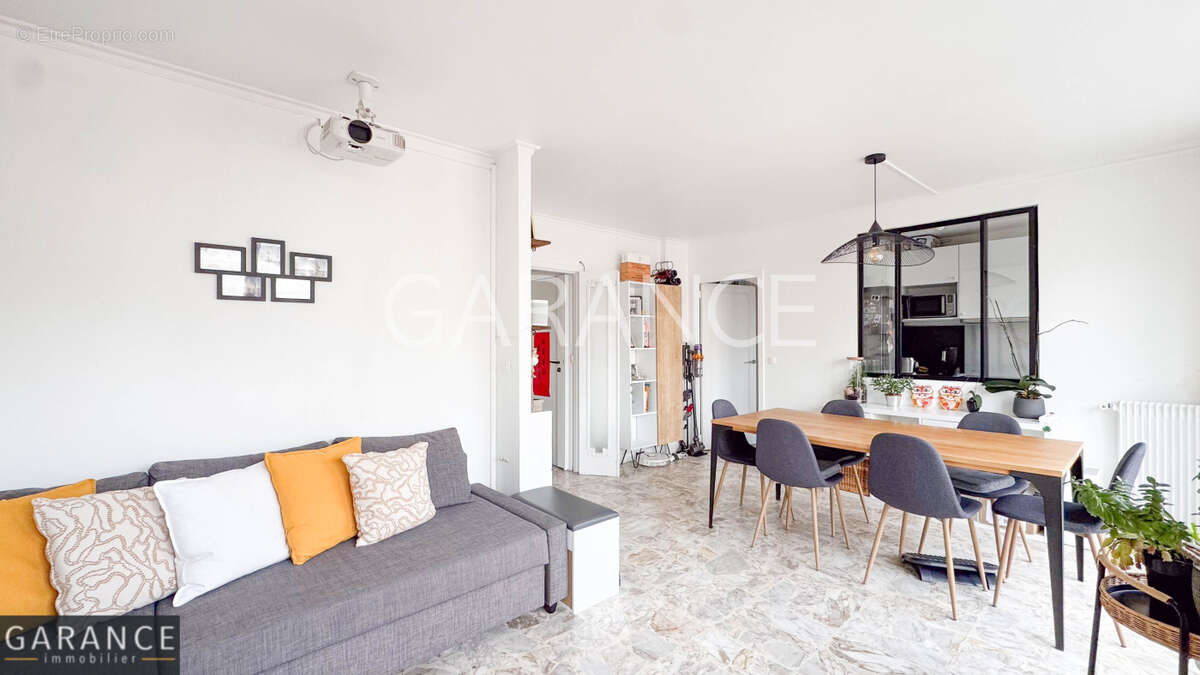 Appartement à PARIS-14E