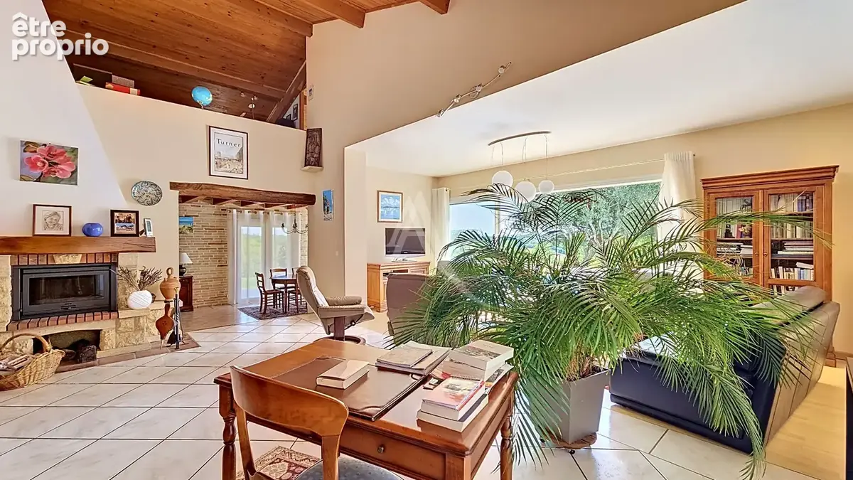 Vacquiers, villa principale, villa d'amis et  piscine - photo 4