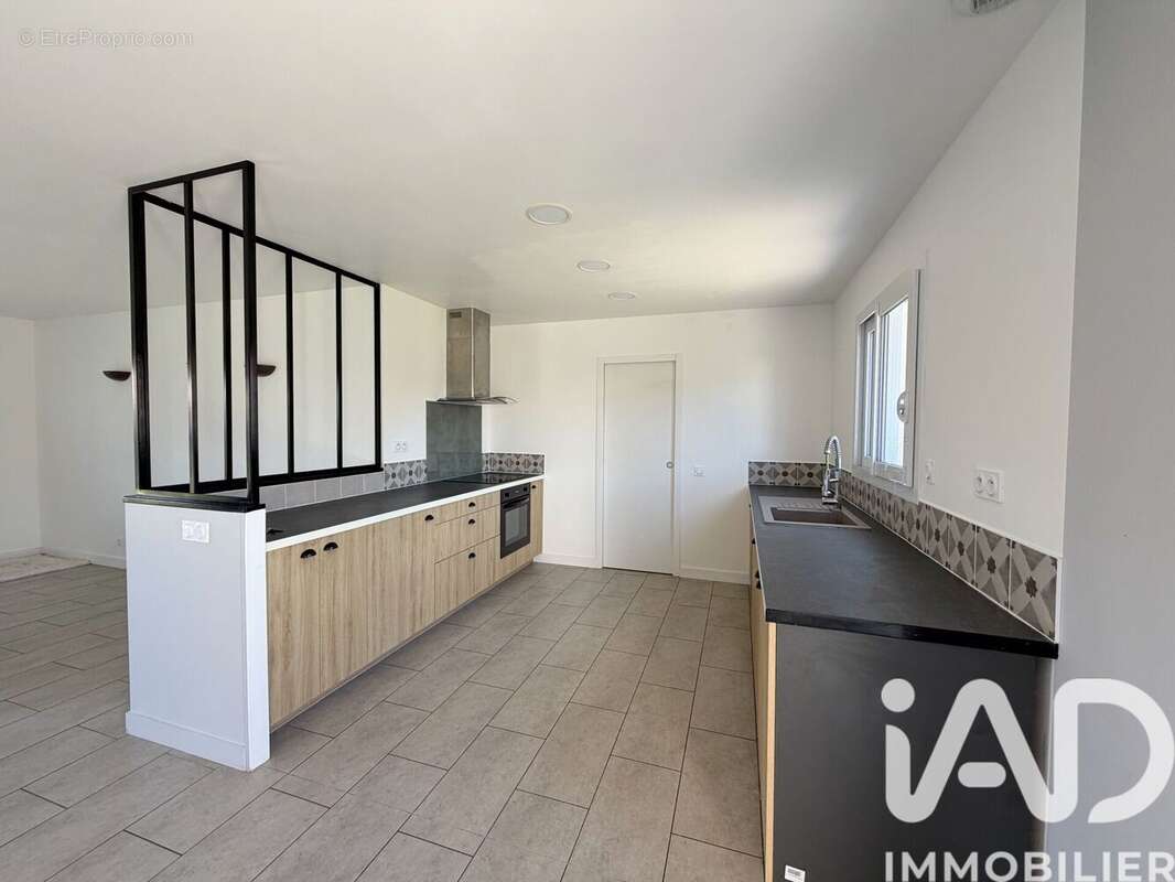 Maison 101 m² à Neuville-De-Poitou  - photo 4