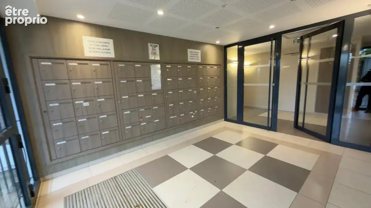 Immeuble de standing F2 avec extérieur et parking - photo 1
