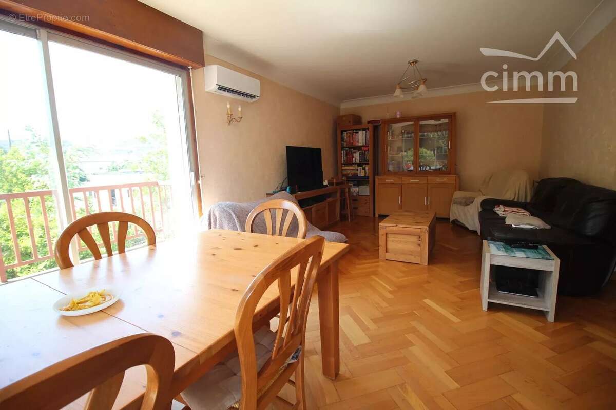 A vendre villa de 212 m² habitables avec un logement en rez de chaussée sur terrain de 5340 m² - photo 6