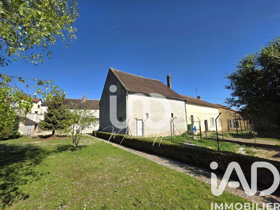 Maison 117 m² à La Louptiere-Thenard  - photo 2