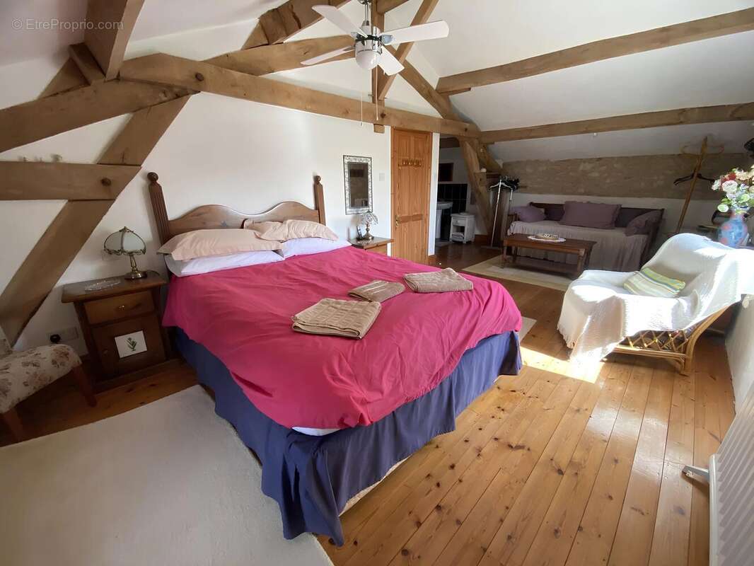 Maison en pierre avec piscine et vaste jardin arboré à la campagne - photo 7