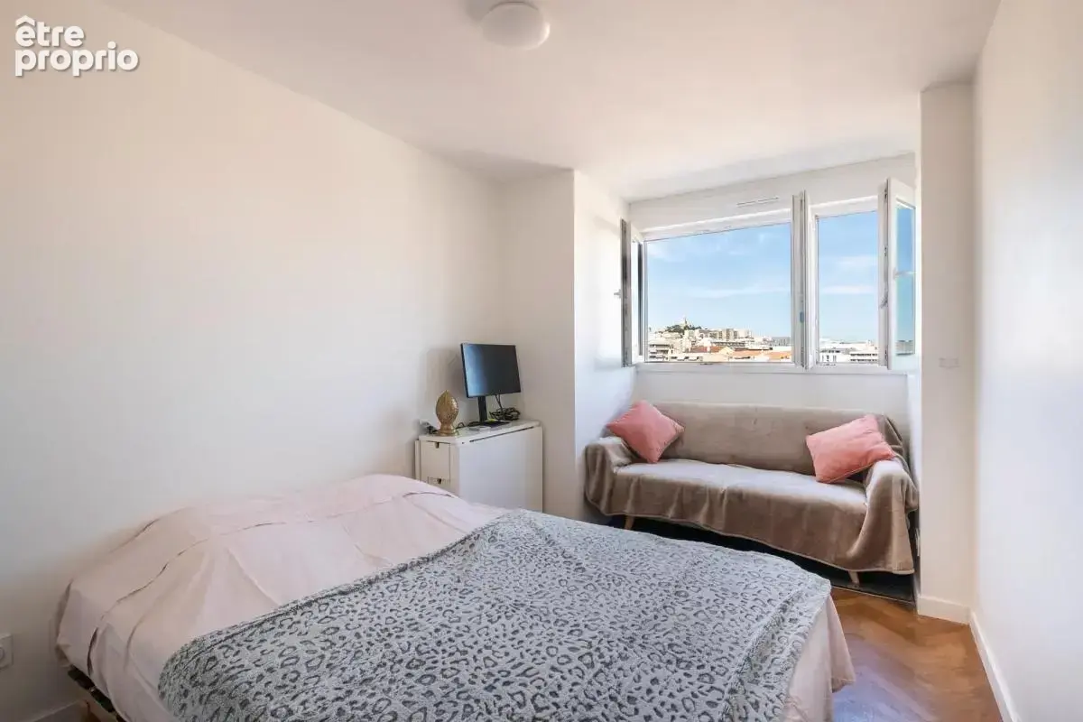 Appartement de 4 pièces de 100 m² à Marseille - photo 11