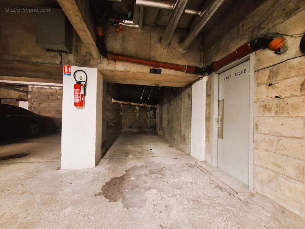 Parking à PARIS-19E