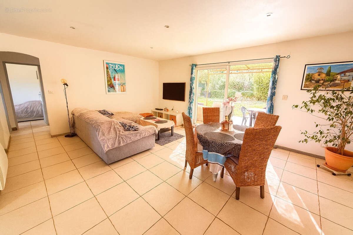 Maison à SOLLIES-TOUCAS