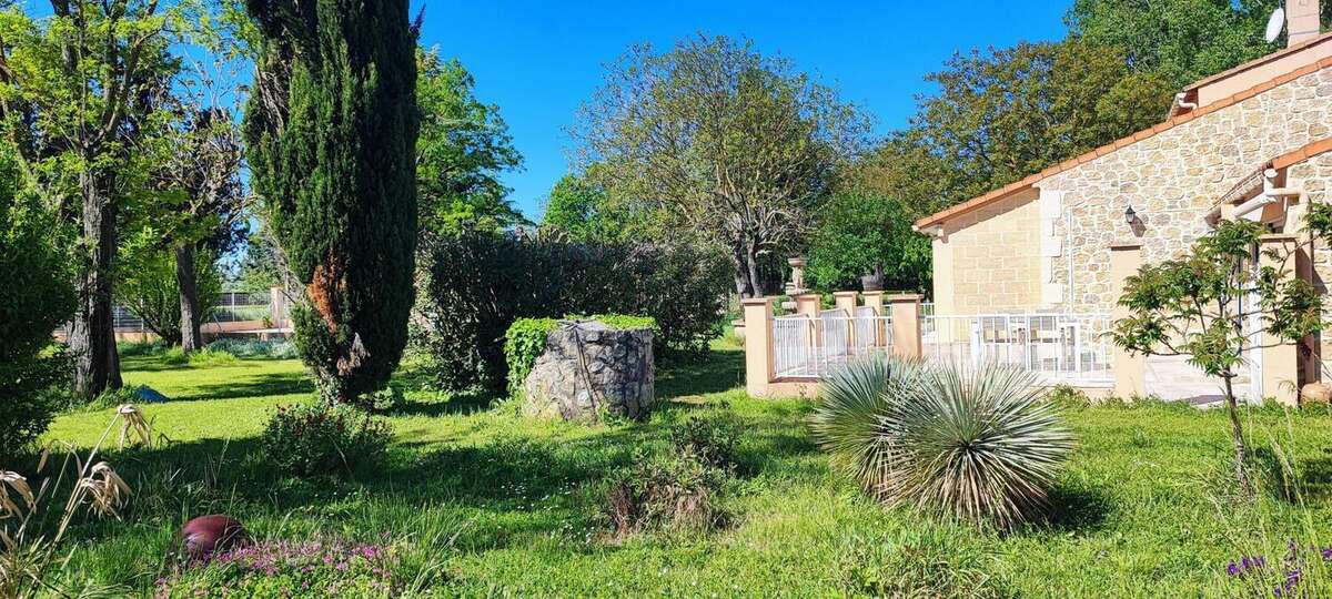 Maison à SAINT-QUENTIN-LA-POTERIE