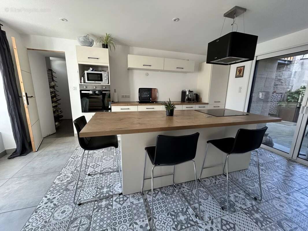 Maison à LA CHAPELLE-SAINT-LAURENT