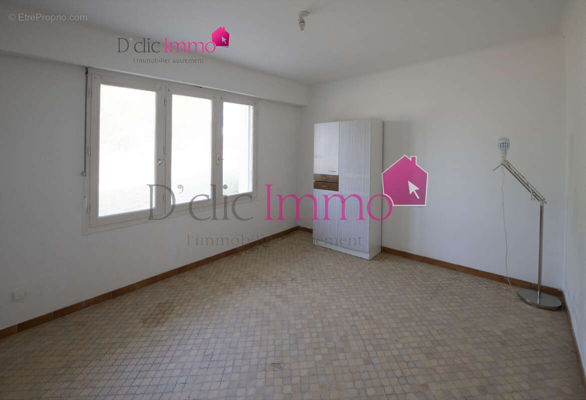 SOULLANS -Maison familiale de 160m2 habitable - 6 chambres - terrain de 1584m2 - centre ville - photo 12