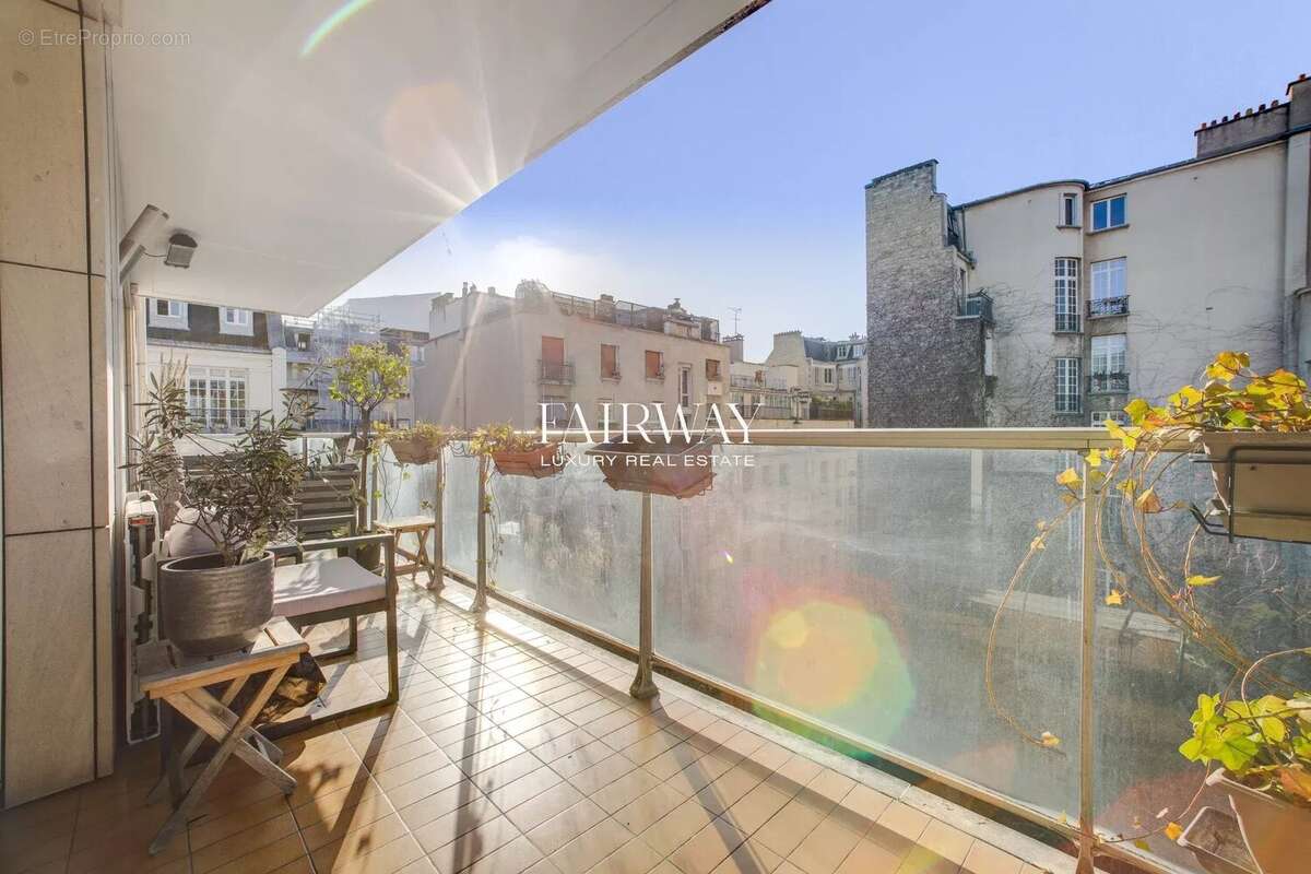 Appartement à PARIS-16E