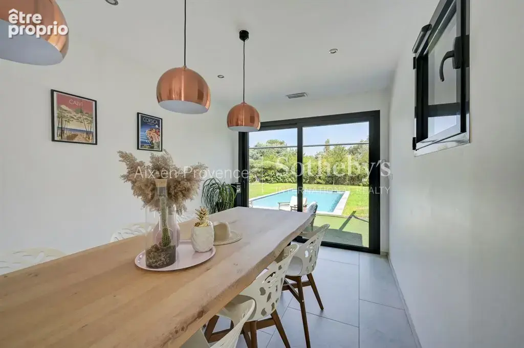 Élégante propriété familiale avec dépendance, piscine et jardin paysager - photo 14