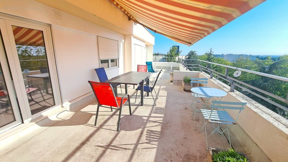 Terrasse vue panoramique  40m² - Appartement à POITIERS