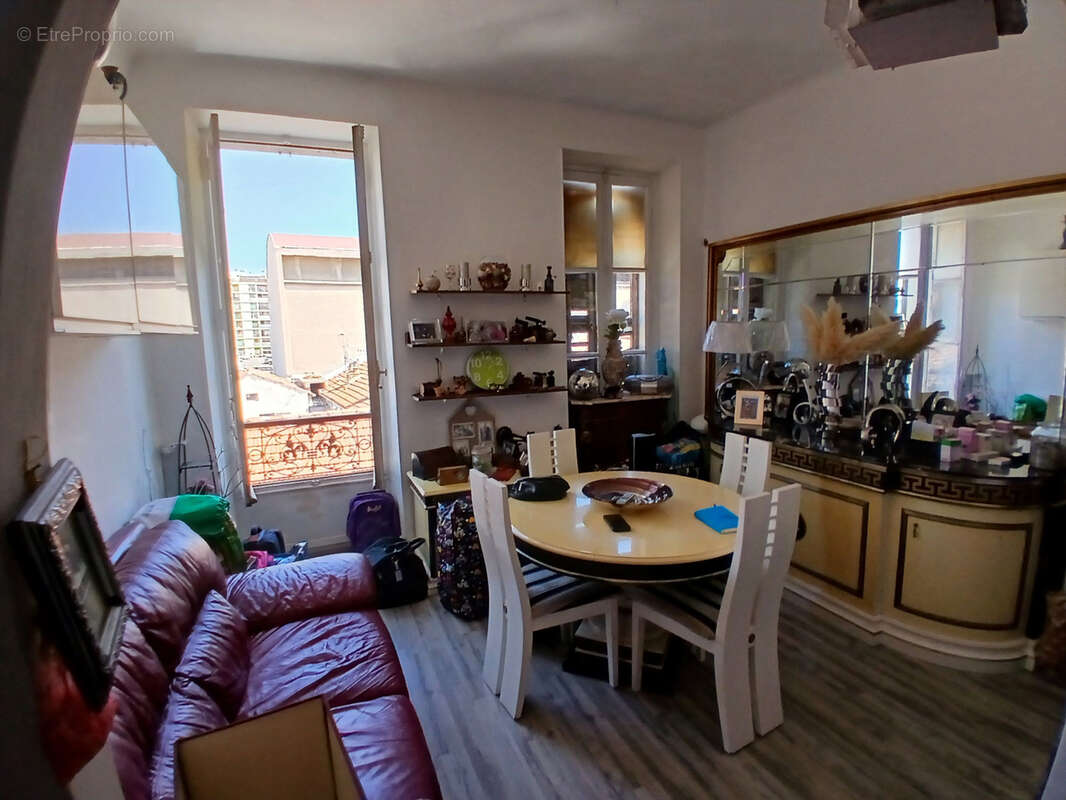 Appartement à MARSEILLE-3E