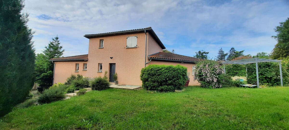 Maison à LUCENAY