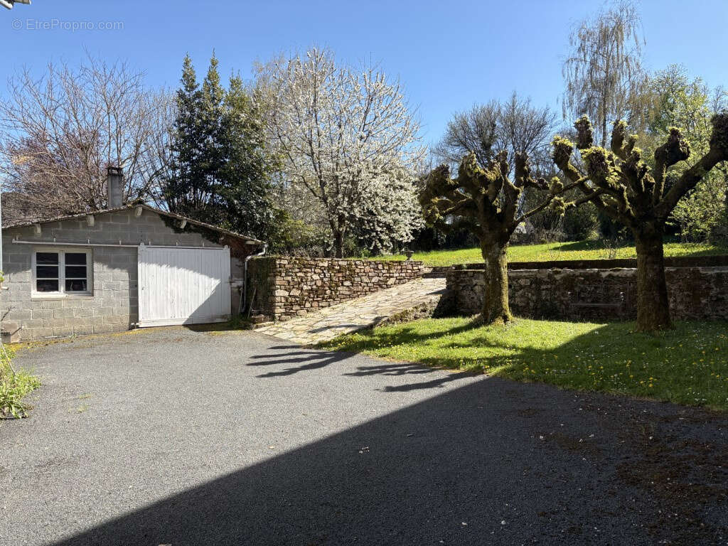 Maison à ARNAC-POMPADOUR