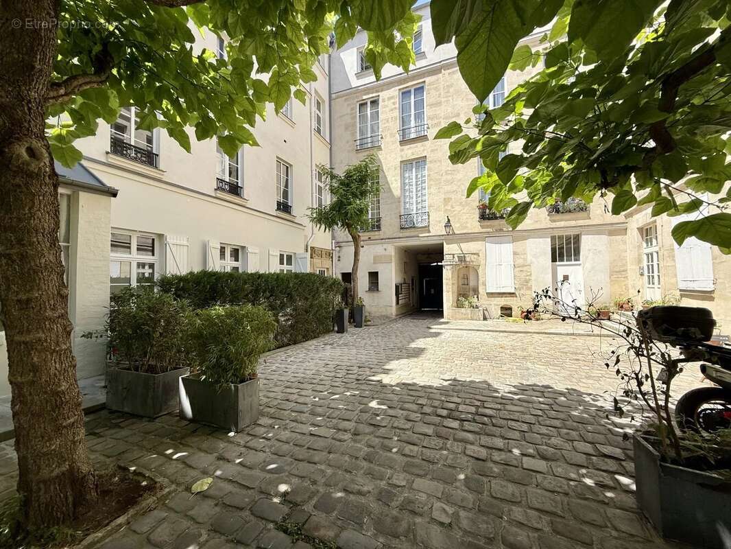 Appartement à PARIS-3E