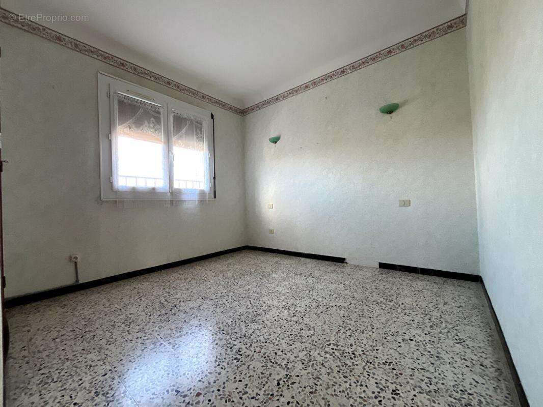 Maison à PEZILLA-LA-RIVIERE