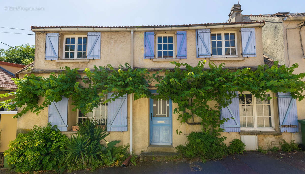 Maison à NEAUPHLE-LE-CHATEAU