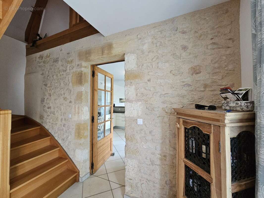 Maison à MAUZAC-ET-GRAND-CASTANG